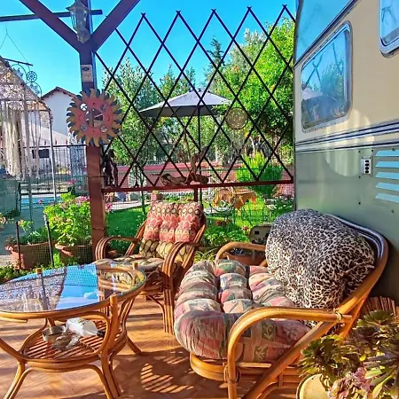 Nemoris Boho Garden House And Caravan - Bbq Area Potidée