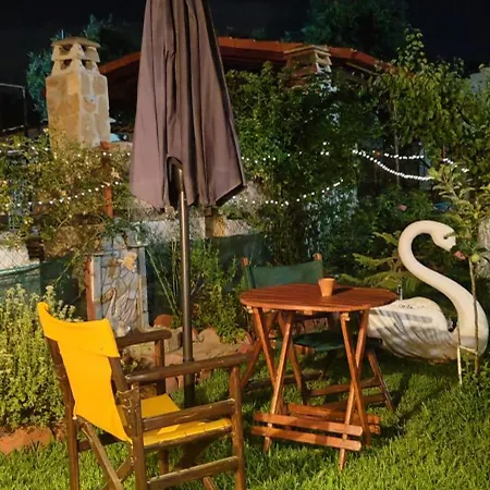 Nemoris Boho Garden House And Caravan - Bbq Area Hébergement de vacances *