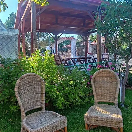 Hébergement de vacances Nemoris Boho Garden House And Caravan - Bbq Area